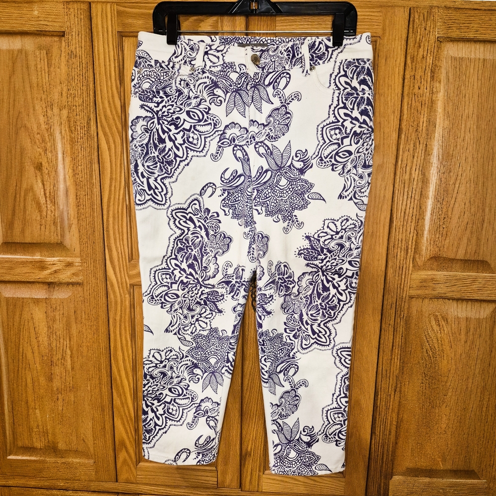 Chico’s So Slimming White & Purple Floral Ankle Pants | Size 1 (M) | Stretch Fit